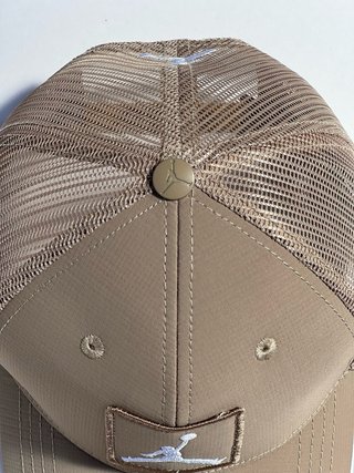 Gorra Jordan Beige con Logo Jumpman