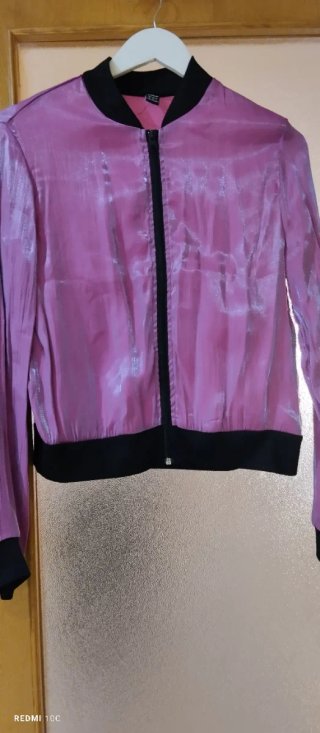 Cazadora tornasolada rosa y negra