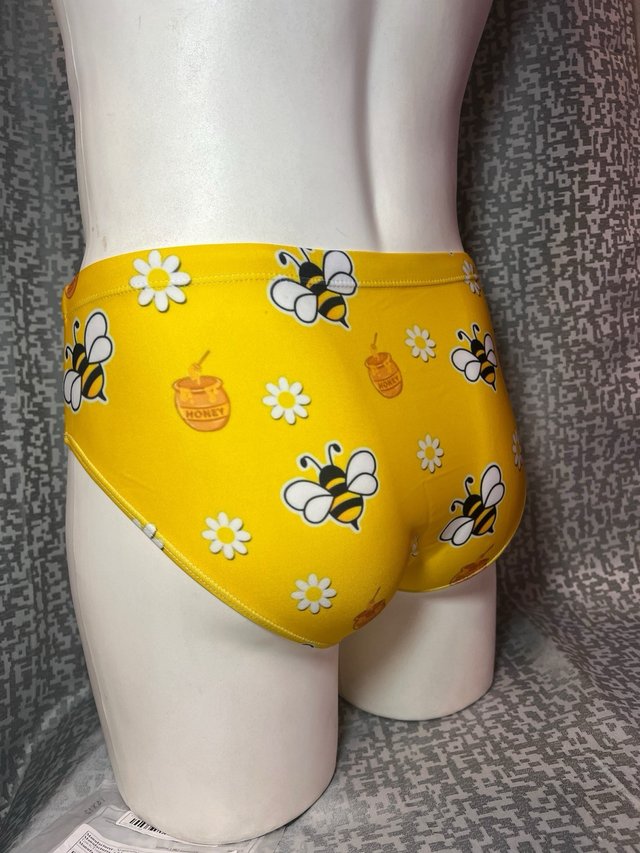 Bañador hombre estampado abejas y flores,talla M.