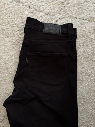 Pantalón pitillo Levi's negro