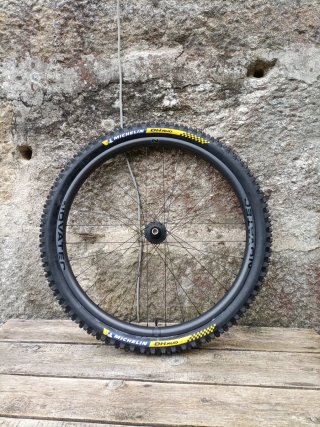 Llantas carbono 29