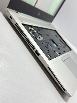 HP EliteBook 830 G5 per parti o ripristino