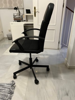 Scrivania in legno 180x80 cm con cassetti