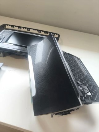 Embellecedores y pantalla Golf 7