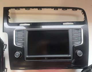 Embellecedores y pantalla Golf 7