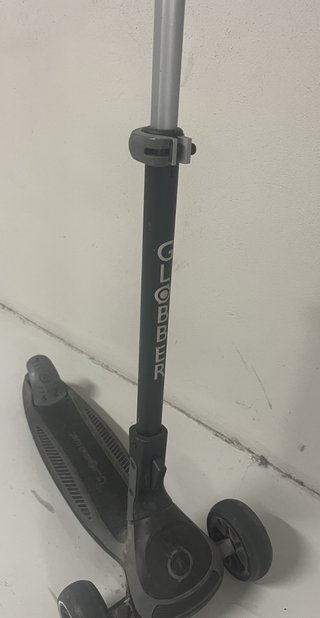 Patinete Globber 3 ruedas negro