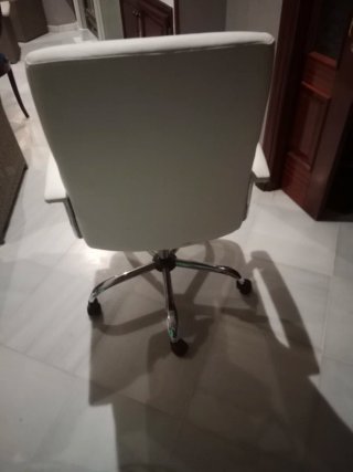 Sillón de despacho blanco