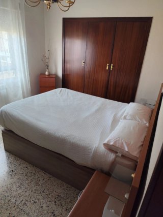 Muebles de dormitorio: Cómoda y Librería
