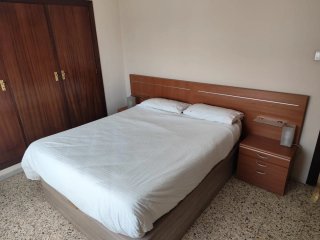 Muebles de dormitorio: Cómoda y Librería