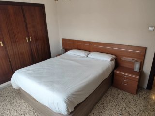 Muebles de dormitorio: Cómoda y Librería