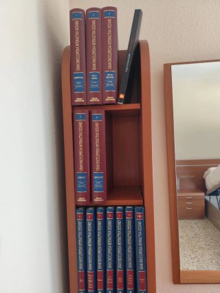 Muebles de dormitorio: Cómoda y Librería