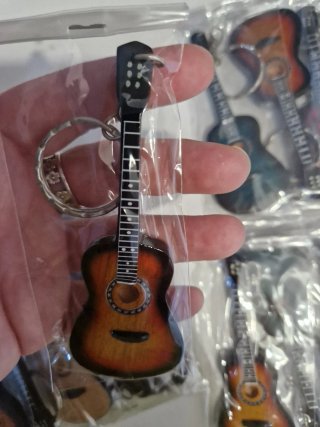 Lote 20 Llaveros Guitarra Madera Miniatura. New