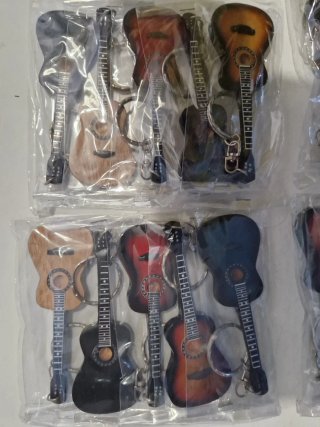 Lote 20 Llaveros Guitarra Madera Miniatura. New