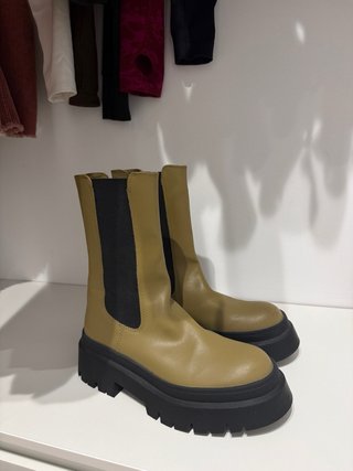 Botas militares verde oliva. Puestas 1 vez
