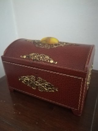 Vecchia scatola latta decorata