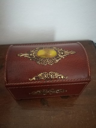 Vecchia scatola latta decorata