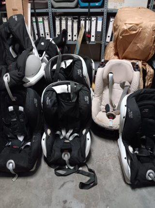 Silla coche bebé y alzadores infantiles