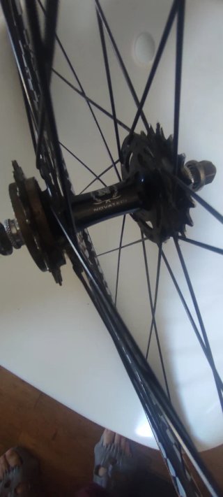 Rueda 700 Flip Flop Piñón 18 buje Novatec