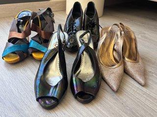 Lote de 4 pares de zapatos de tacón
