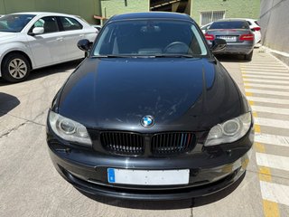 BMW 118i SPORT NAVEGADOR XENON LLANTAS LIBRO GARAN