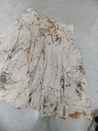Falda Zara floral beige