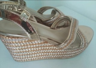 Espadrillas con zeppa alta in corda color oro