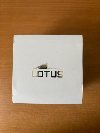 Reloj Lotus en su caja