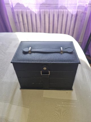 Estuche de Maquillaje Negro con Espejo