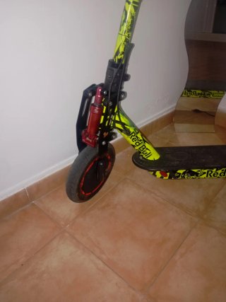Patin Eléctrico Red Bull