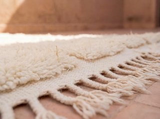 Alfombra Beige y Blanca Artesanal