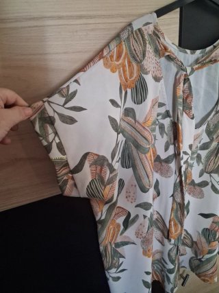 Blusa estampada con lazada en espalda