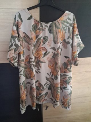 Blusa estampada con lazada en espalda