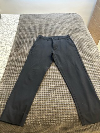 Traje Zara azul oscuro para joven. Zara.