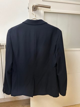 Traje Zara azul oscuro para joven. Zara.