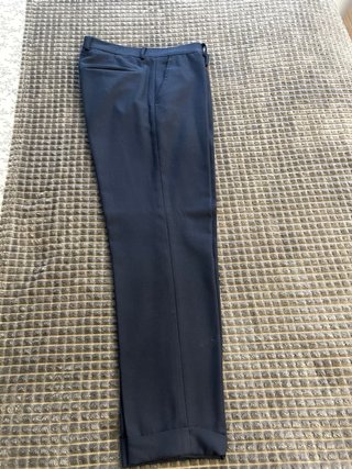 Traje Zara azul oscuro para joven. Zara.
