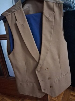 Traje azul marino cuadros marrones