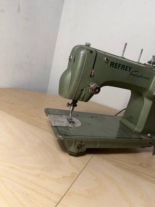 Máquina de coser Refrey Transforma 427
