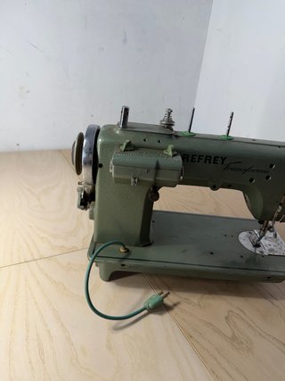 Máquina de coser Refrey Transforma 427