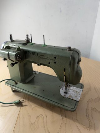 Máquina de coser Refrey Transforma 427