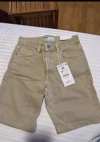 Pantalón corto Bershka beige talla 36