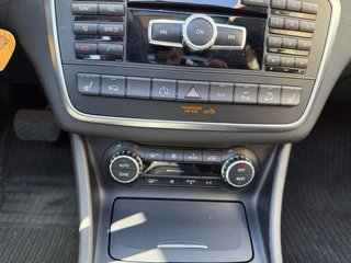 MERCEDES-BENZ GLA200 4 MATIC