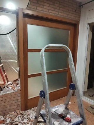 Puerta corredera madera y cristal