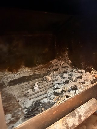 Estufa de leña metal y madera