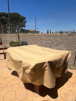 Futbolín grande de madera con funda de PVC