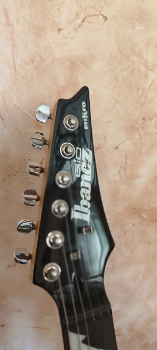 Guitarra Eléctrica Ibañez Mikro 3/4 Negra