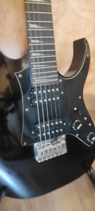 Guitarra Eléctrica Ibañez Mikro 3/4 Negra