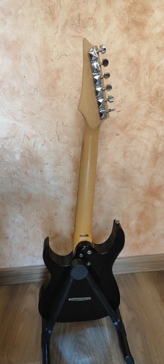 Guitarra Eléctrica Ibañez Mikro 3/4 Negra