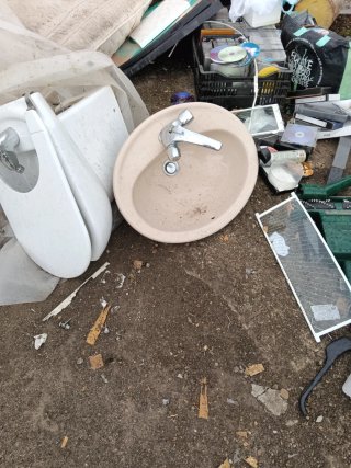 Sanitarios Beige y Blanco Cerámica
