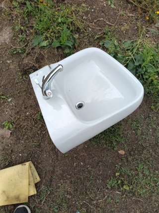 Sanitarios Beige y Blanco Cerámica