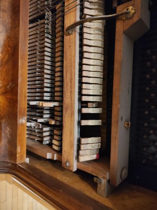 Piano Vertical Tolkien
